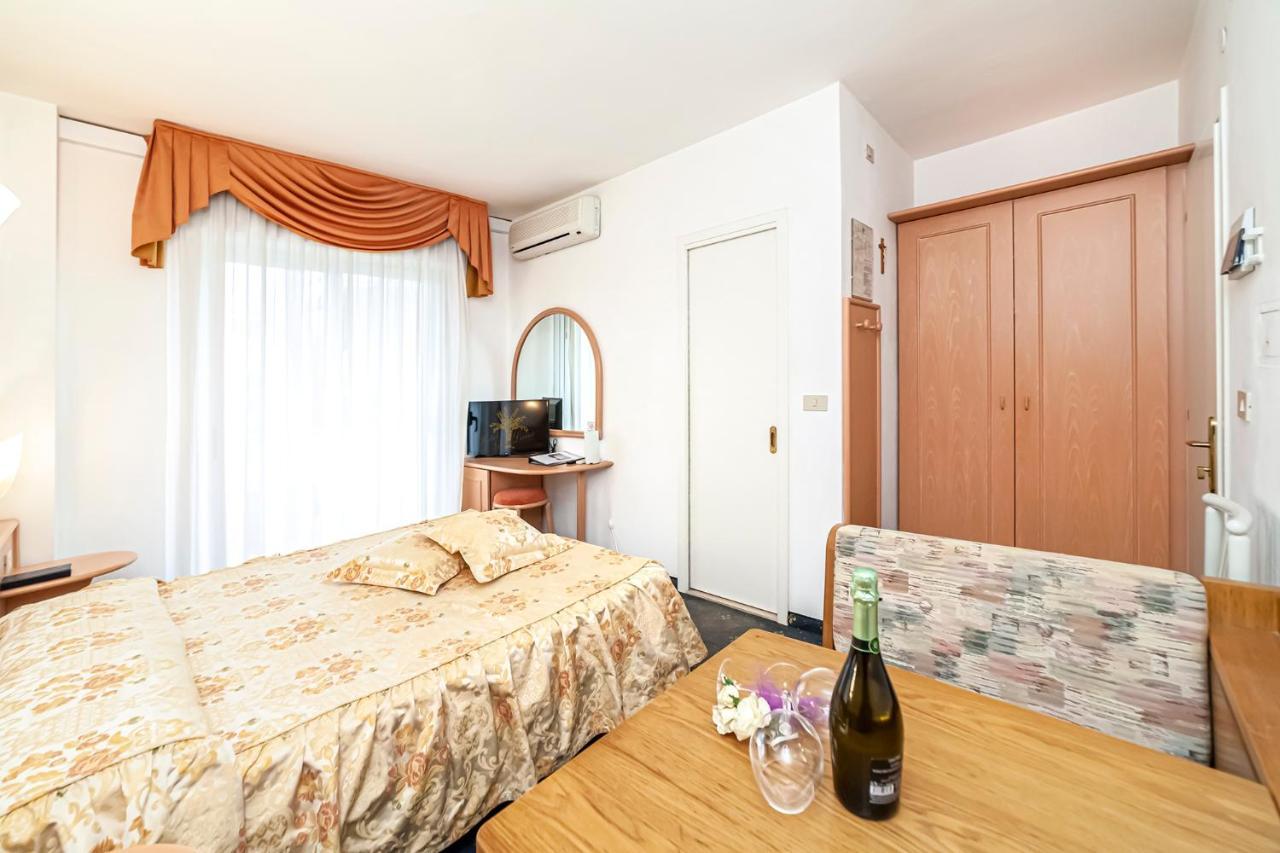 Hotel Villa Luisa لينانو سابيادورو المظهر الخارجي الصورة