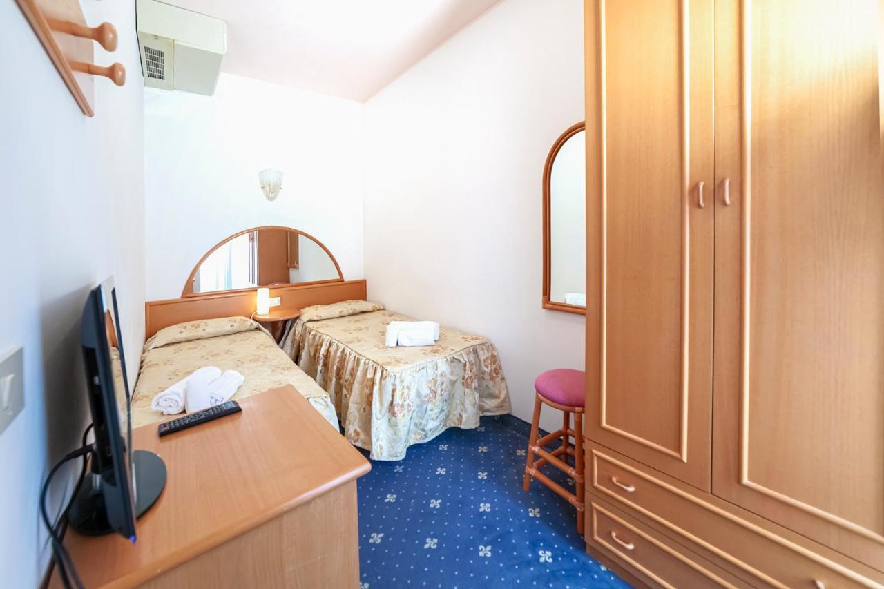 Hotel Villa Luisa لينانو سابيادورو المظهر الخارجي الصورة