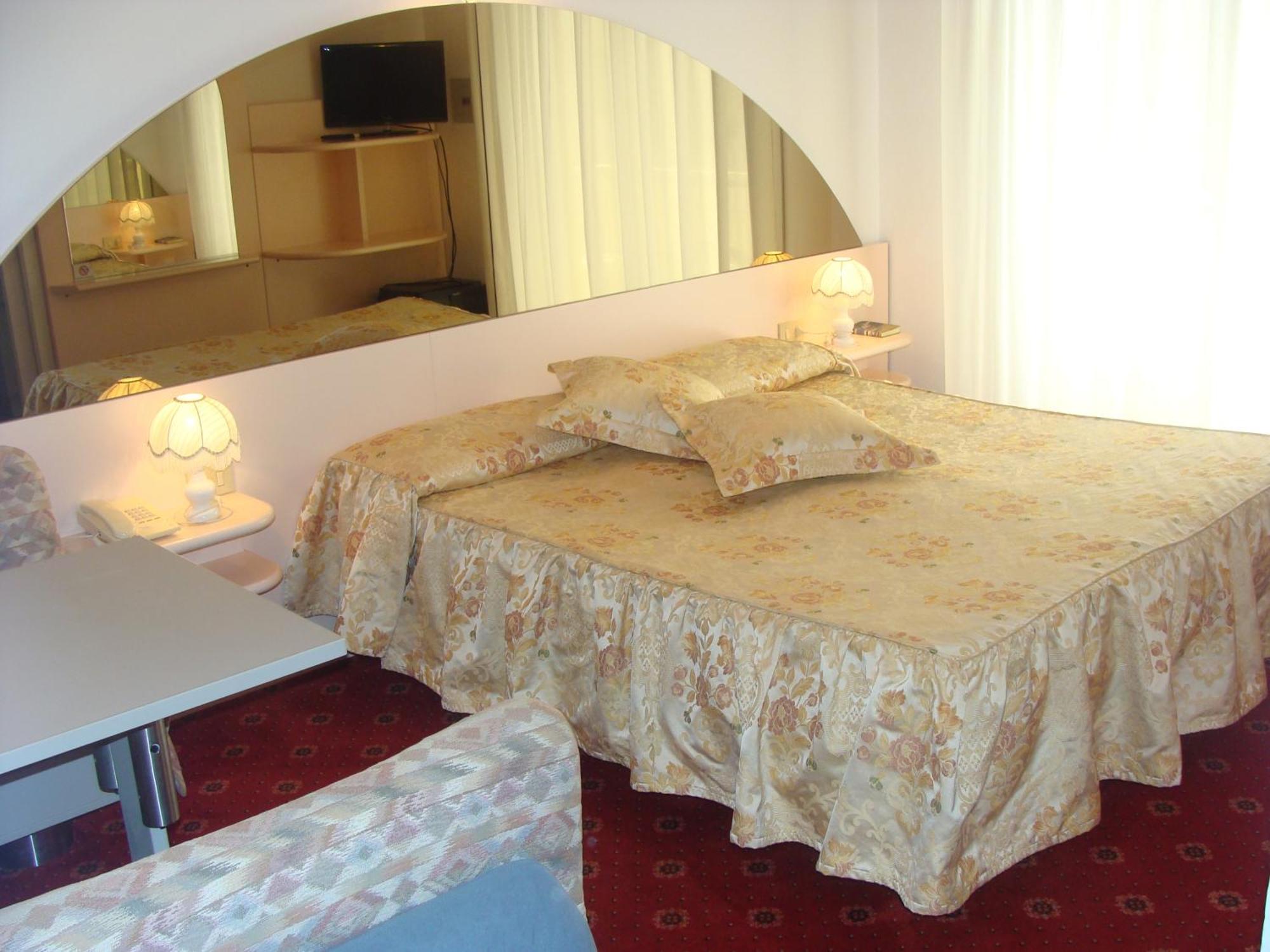 Hotel Villa Luisa لينانو سابيادورو المظهر الخارجي الصورة