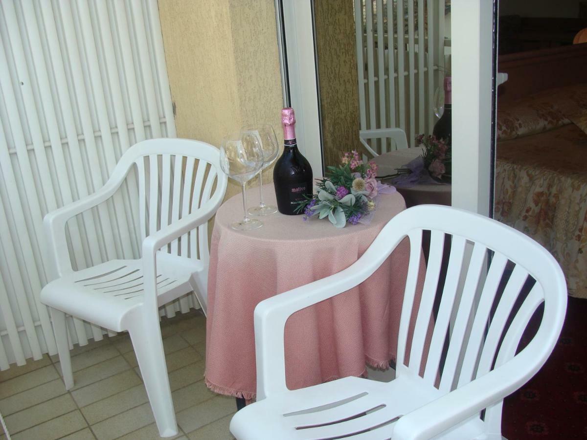 Hotel Villa Luisa لينانو سابيادورو المظهر الخارجي الصورة