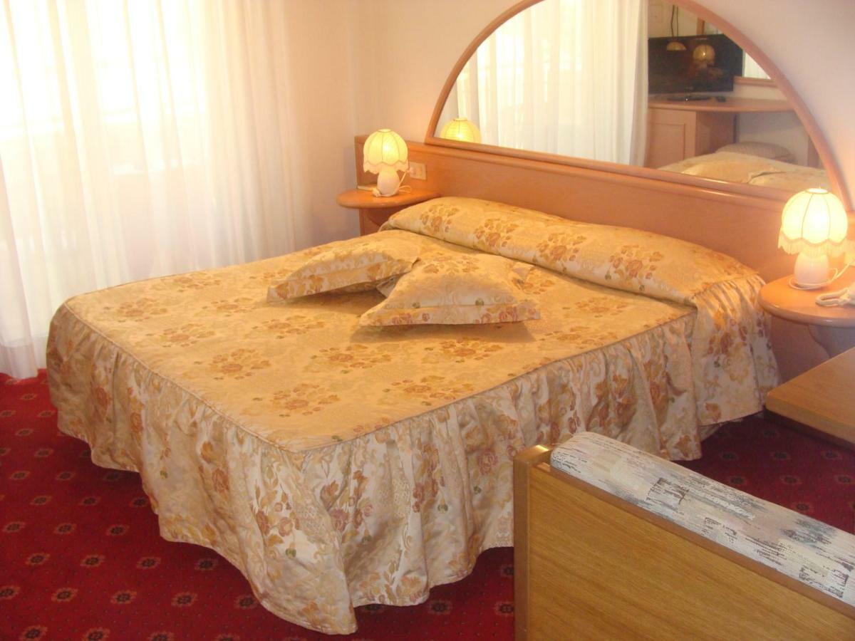 Hotel Villa Luisa لينانو سابيادورو المظهر الخارجي الصورة